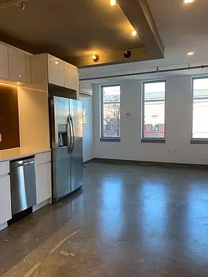 4th image of 410 Tompkins Ave #3I