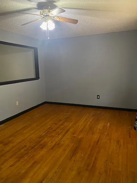 3 bed, 918 sqft, $1,195 — Photo 2