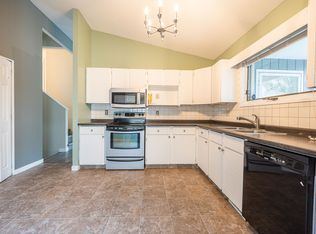 35 Malmsbury Ave, Winnipeg, MB R2N 2X3