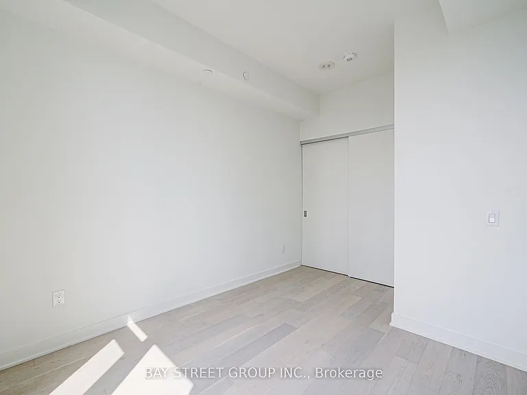 11 Yorkville Ave #5408 — Photo 18