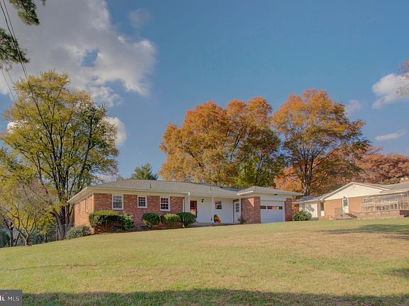 3rd image of 17704 Parkridge Dr