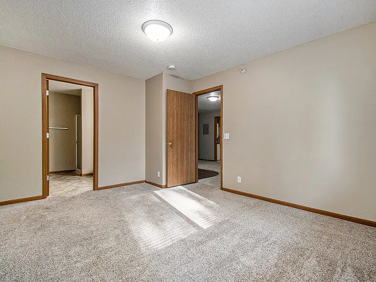 Deerfield Apartments Council Bluffs — Photo 12