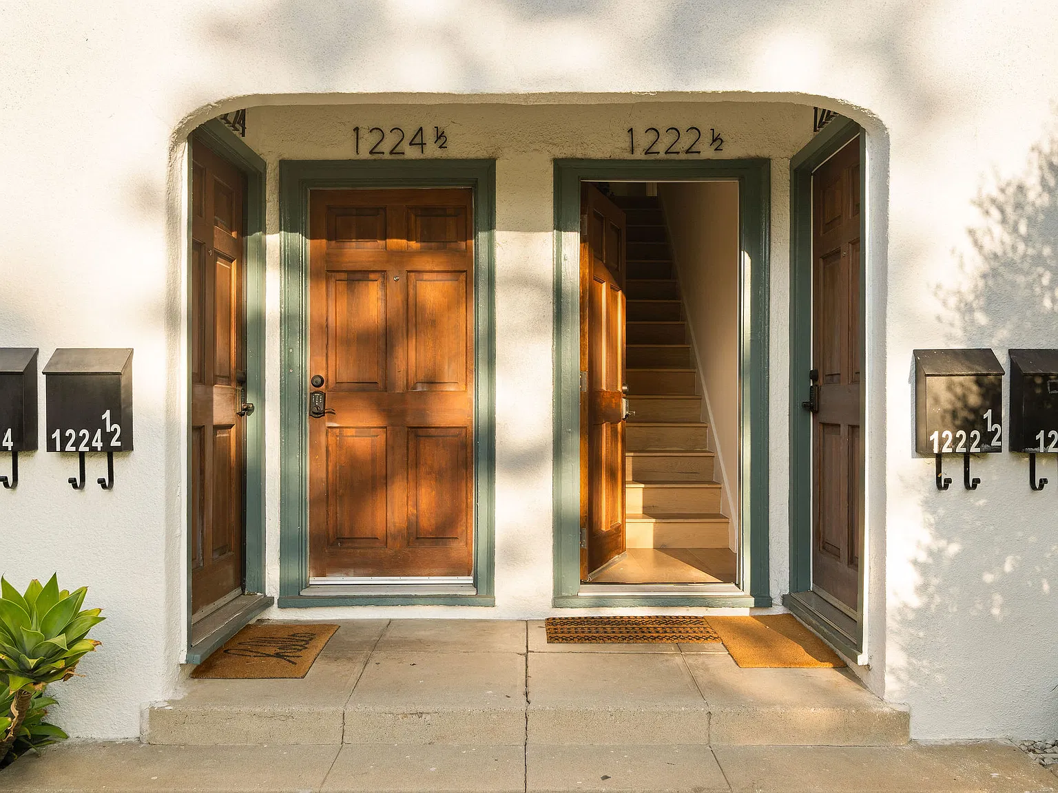 1222 N Hoover St — Photo 2