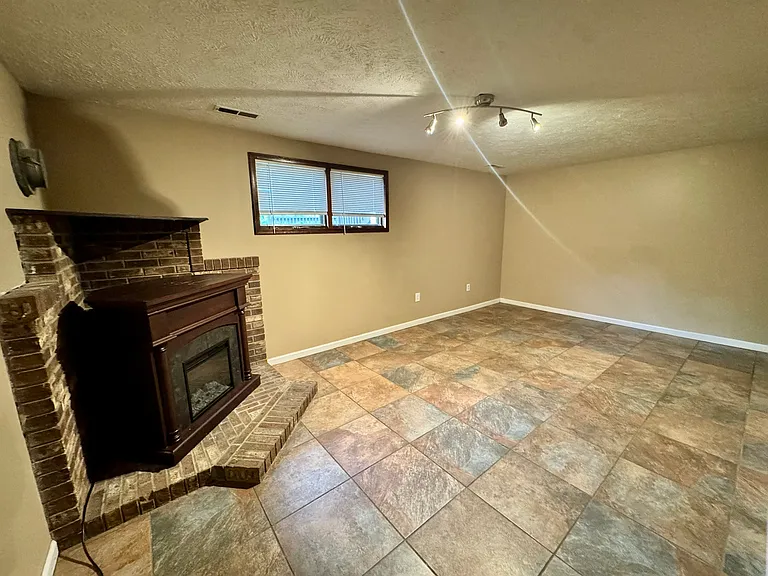 3003 Joann Ave — Photo 33