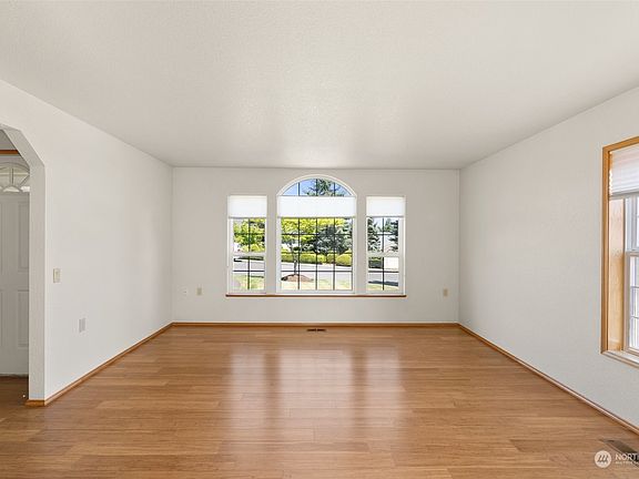 5th image of 110 Carl Sandburg Drive