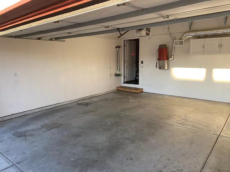 205 E John St — Photo 17