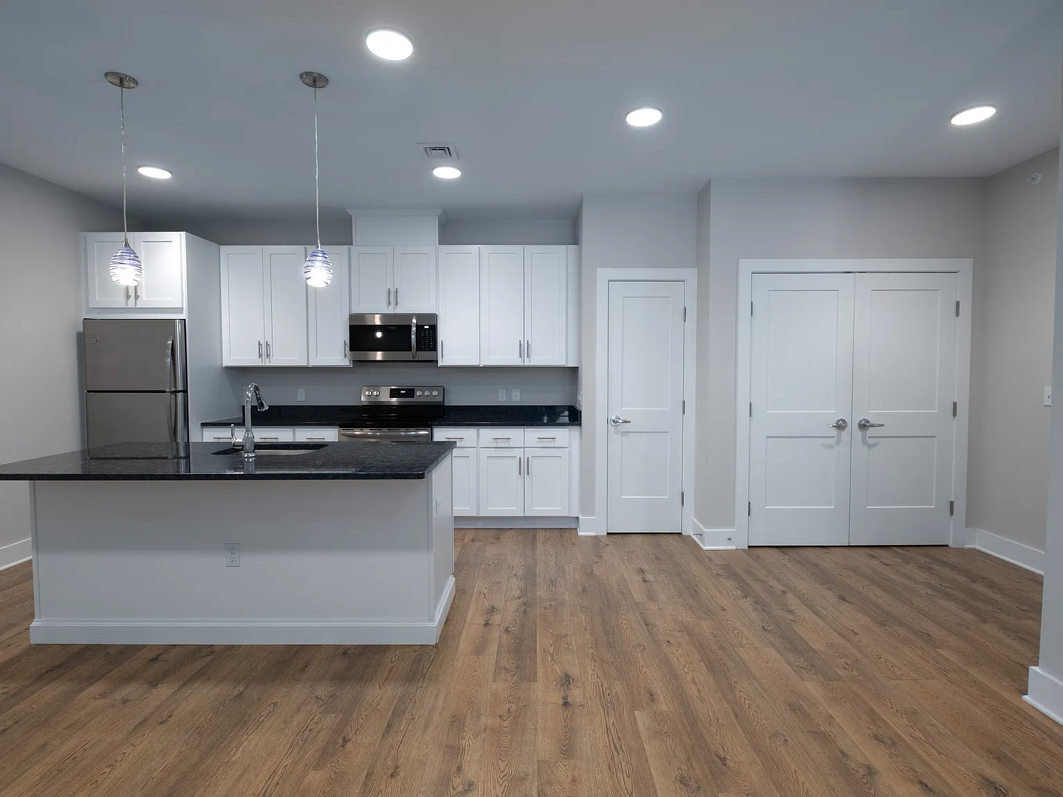 1 bed, 735 sqft, $2,800 — Photo 2