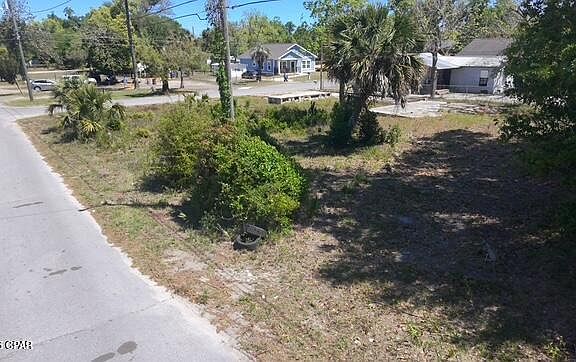 3rd image of 900 E 8th Ct