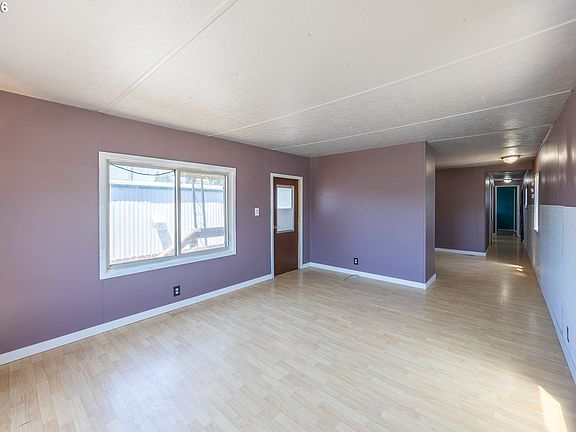3rd image of 2071 NE Stephens St Unit C2