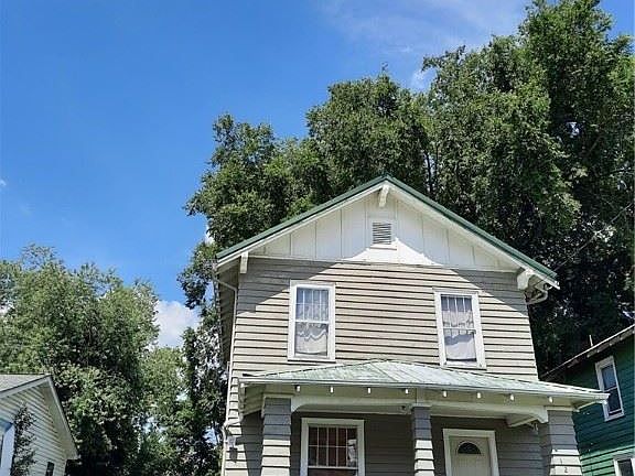 2nd image of 1206 1st Ave