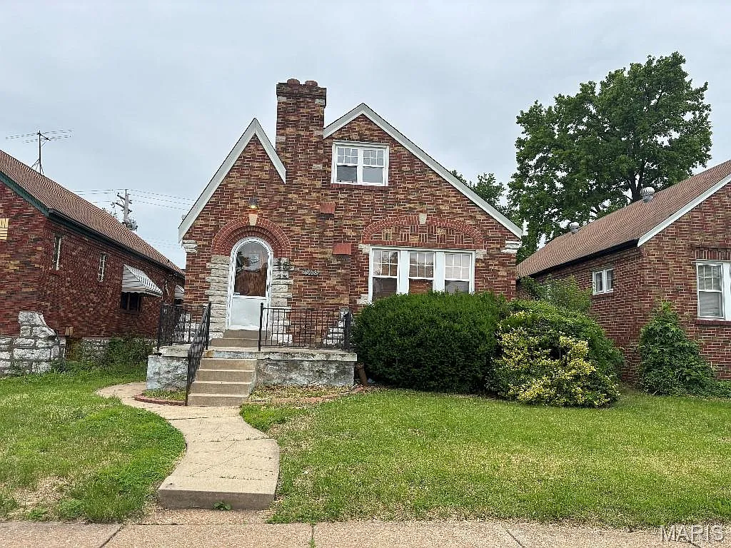 6008 N Pointe Blvd photo 1