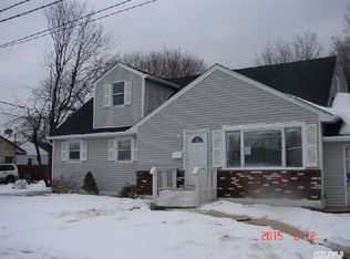 14 S Prospect St, Copiague, NY