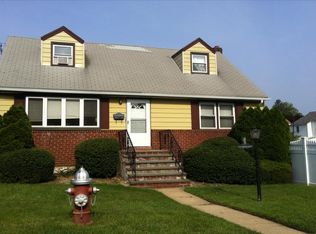 2A Porter Pl, Glen Cove, NY 11542