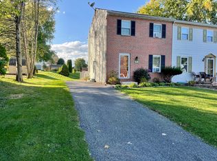 402 N Angle St, Mount Joy, PA 17552