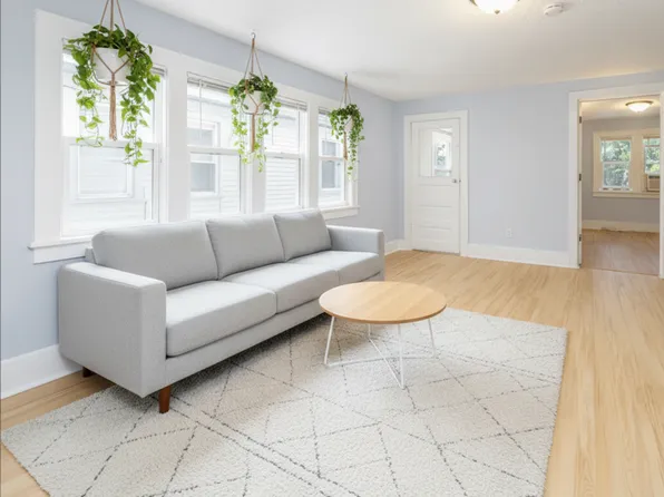 1044 Muskegon Ave NW, Grand Rapids, MI 49504