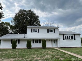 22 Continental Rd, Somerset, NJ 08873