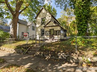 1043 Sigsbee St SE, Grand Rapids, MI 49506