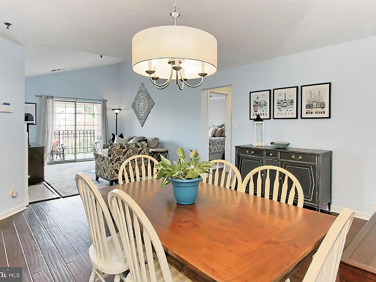1100 Quaker Hill Dr #401 — Photo 5