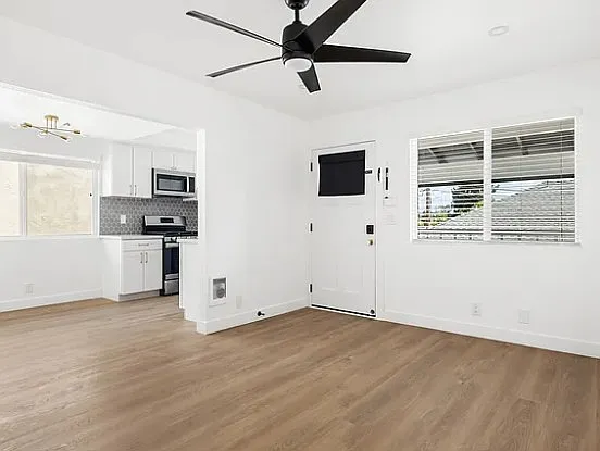 2 bed, 750 sqft, $2,465 — Photo 2