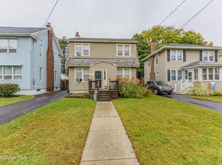 54 Edgecomb St, Albany, NY 12209