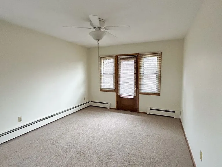4401 Valley View Rd — Photo 6
