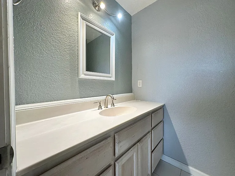 1801 Glendale Dr — Photo 29