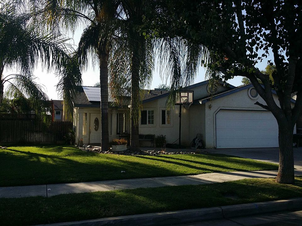 2nd image of 985 Ladawna St