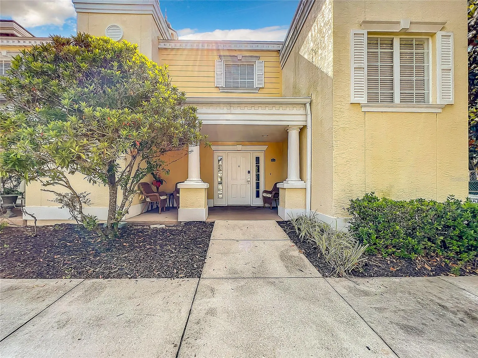 3 bed, 3.0 bath, 2124 sqft, $2,350 — Photo 1