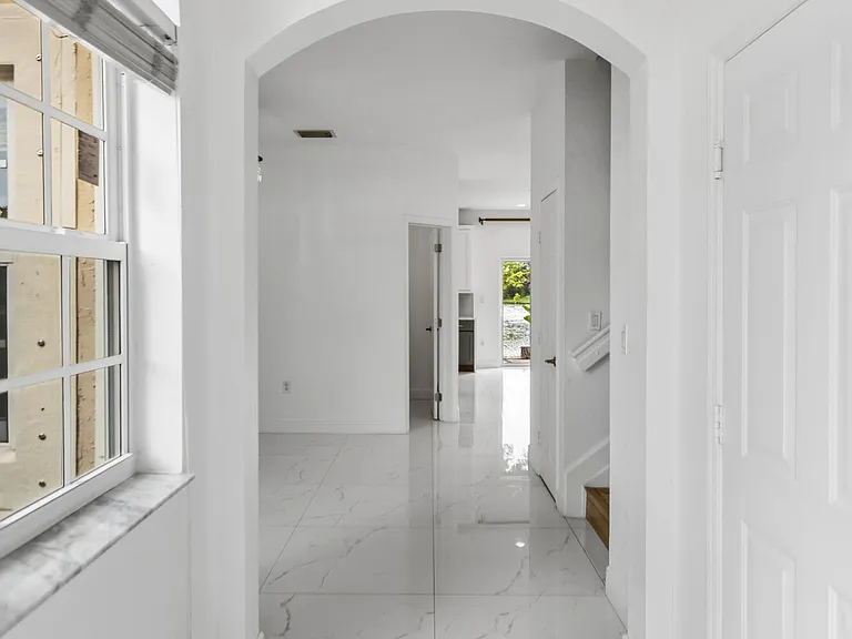 5056 SW 141st Ave — Photo 52