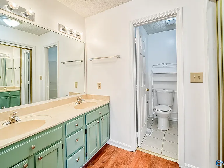 212 Green Springs Ln — Photo 15