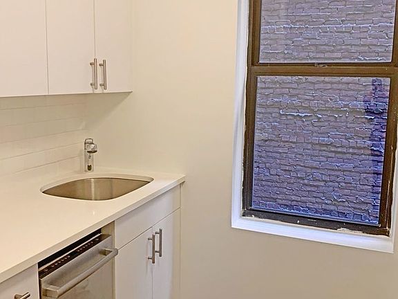 3rd image of 240 W 15th St APT 11