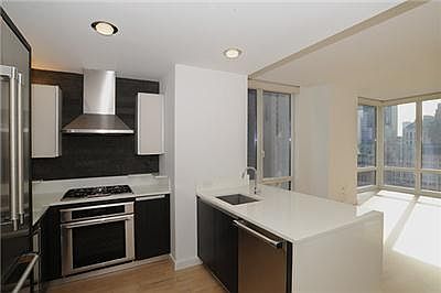 4th image of 247 W 46th St #2504