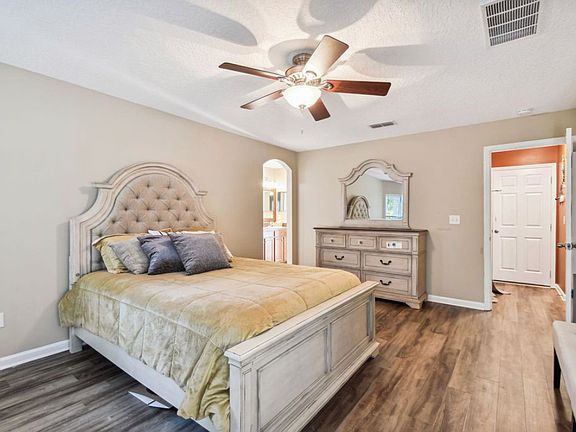 2nd image of 208 Burlington Ct