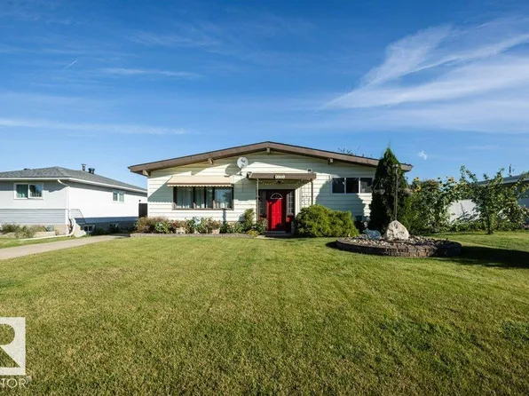 9716 99th St, Westlock, AB T7P 1Y4