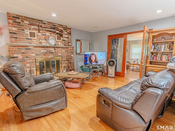 4th image of 98 Ball Pond Road