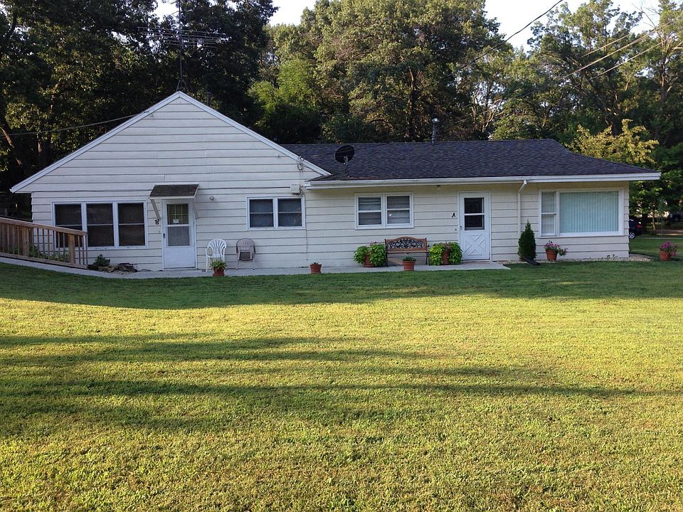 Front of 3 unit Home. Unit B is left Entrance.