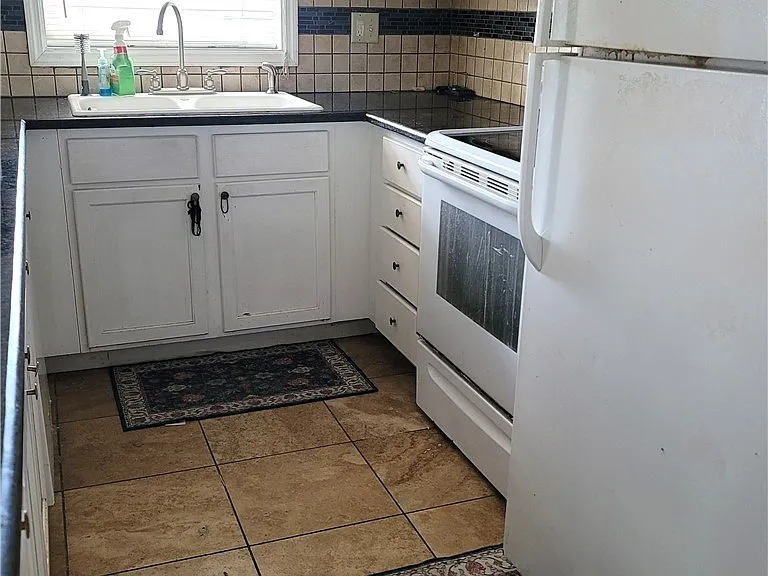 2931 Grand Ave — Photo 2
