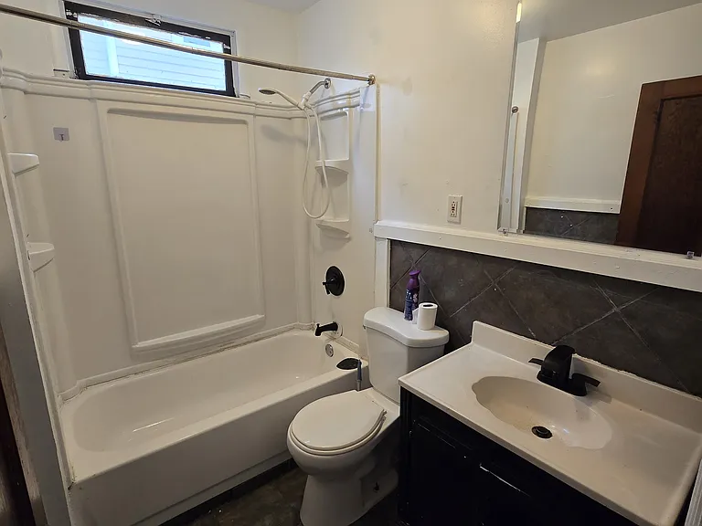 4525 E 143rd St #1 — Photo 7