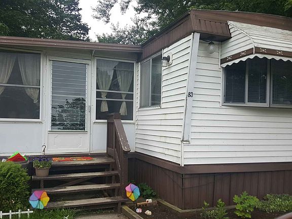 Front Door/Enclosed Porch