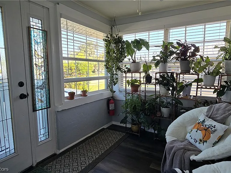 401 S Franklin St — Photo 3