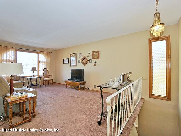 4th image of 172 Sommer Ave