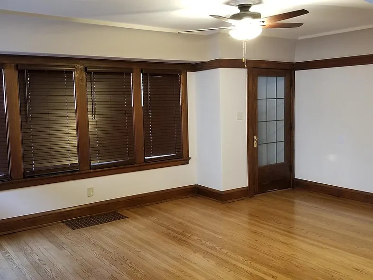1522 E Marion St — Photo 3