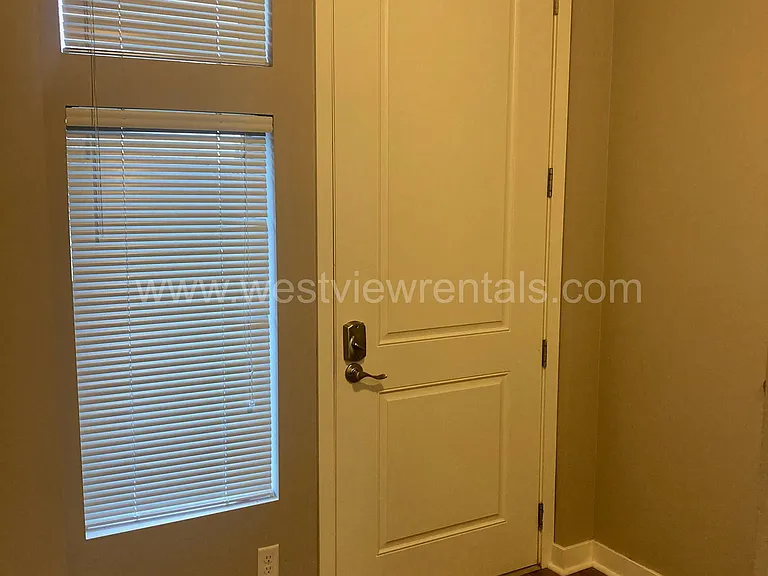 203 E Laurel St — Photo 221