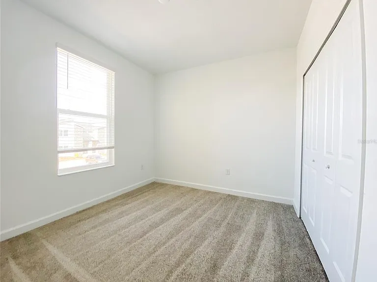 977 Leader St — Photo 17