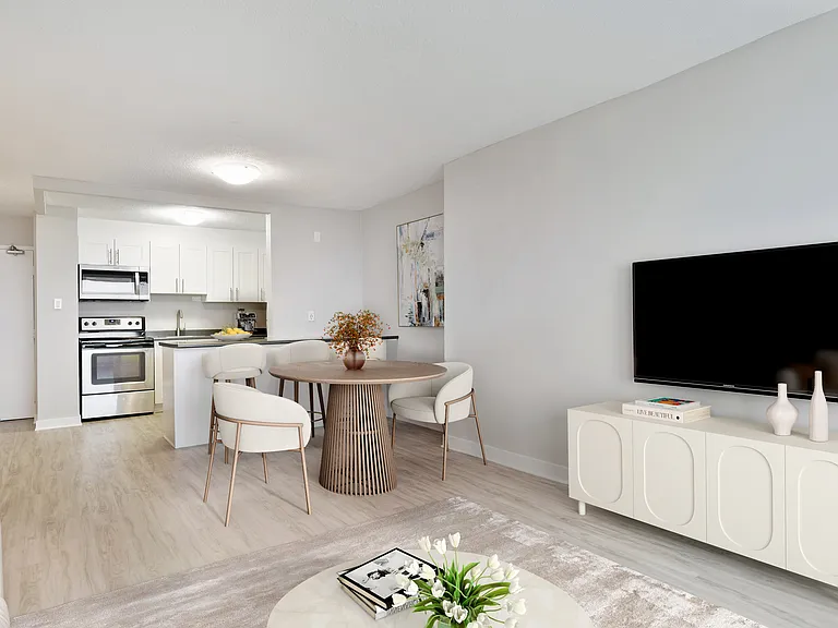 1000 Castle Hill Cres — Photo 10