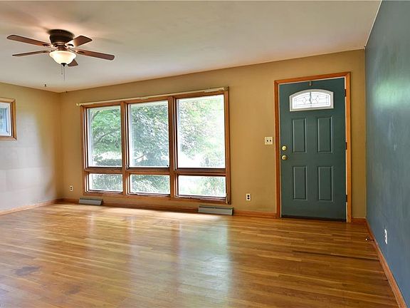 5th image of 8235 Fairhill Dr NE