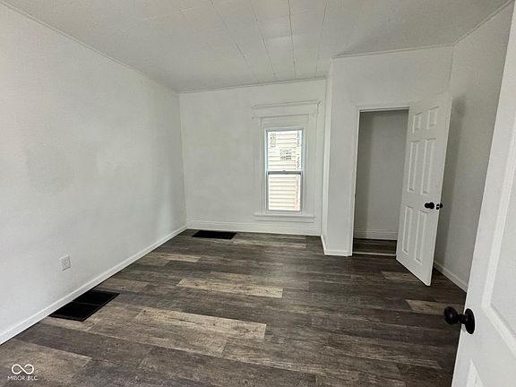 5th image of 403 E College St