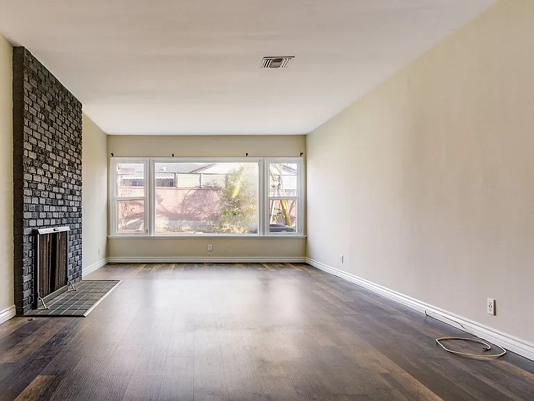 10608 S 8th Ave — Photo 13
