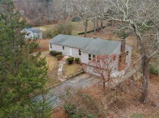 7 Pollys Ln, Uncasville, CT 06382