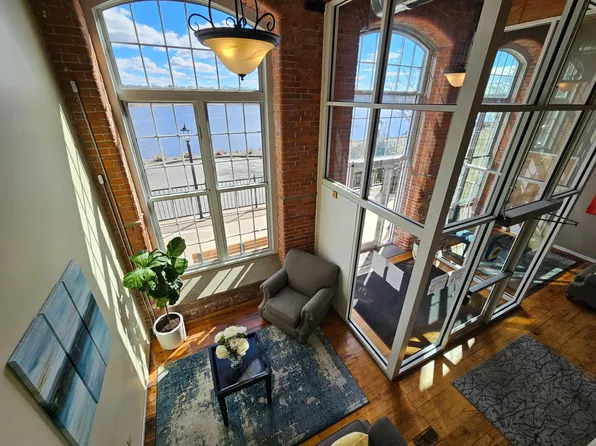 Victoria Riverside Townhouse Lofts, 10 Manomet St APT 205, New Bedford, MA 02746